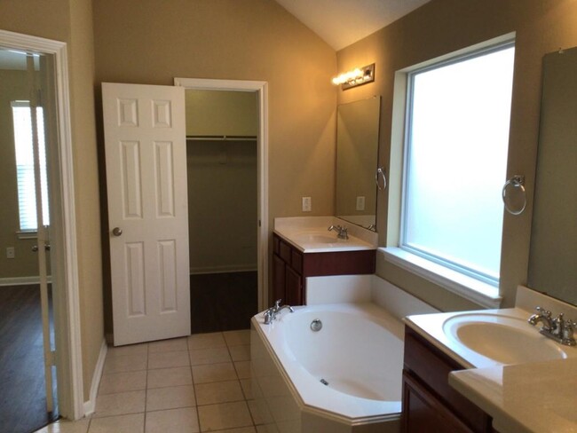 Building Photo - 17823 Trophy Deer Ct