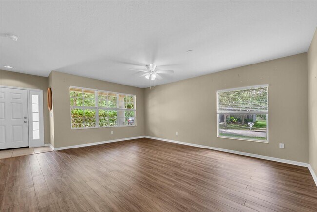 Building Photo - Updated 4BR with Bonus Room in Riverview!