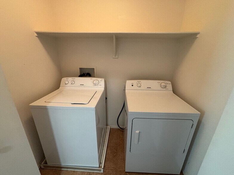 Building Photo - 6028 S Sweet Birch Ln