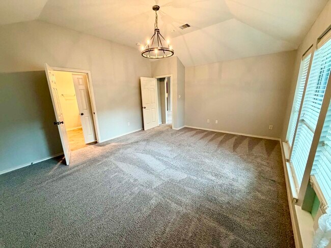 Building Photo - 5607 Wagon Wheel Ln