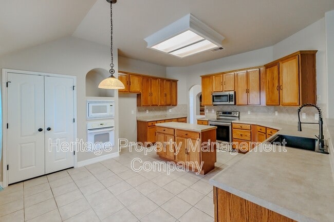 Building Photo - 26923 Trinity Heights