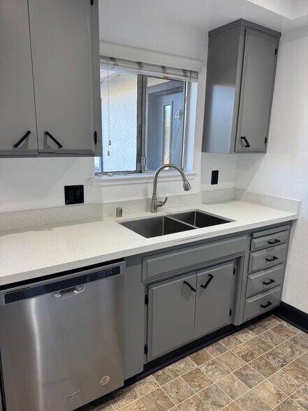 Building Photo - 849 Opal Dr