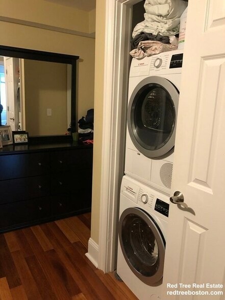 Building Photo - 341 W Broadway