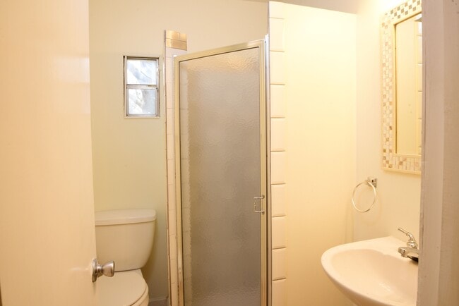 Building Photo - 3522 S Toledo Ave