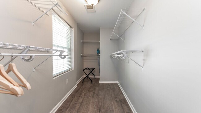 Building Photo - 48 E Reed Ave