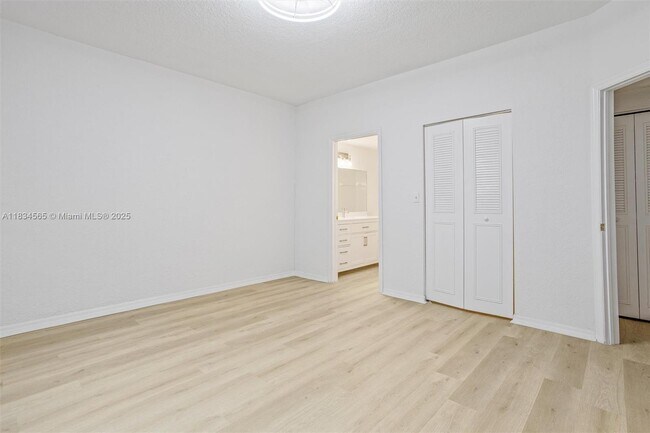 Building Photo - 775 SW 148th Ave