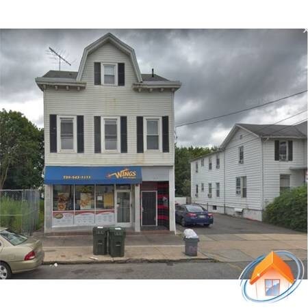 Primary Photo - 152 Easton Ave