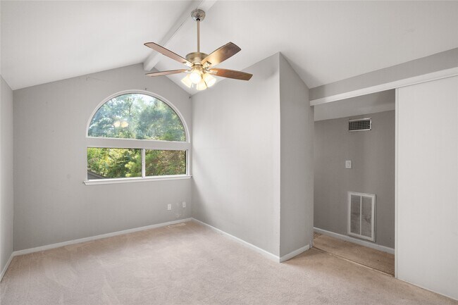 Building Photo - 54 Sawmill Grove Ln
