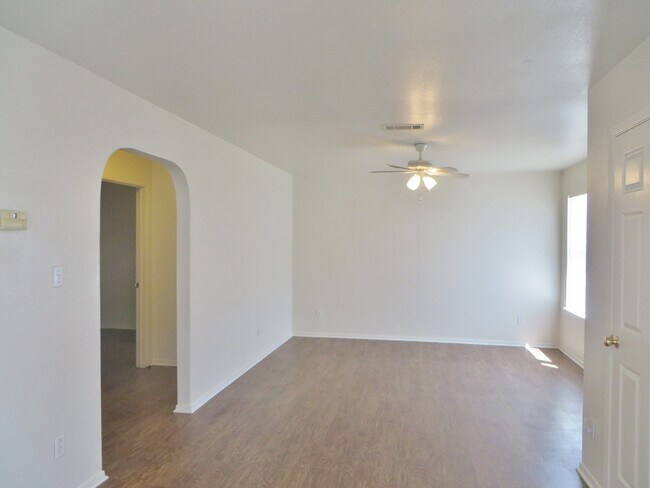 Building Photo - 2 Bedroom 2 Bathroom Unit In Georgetown