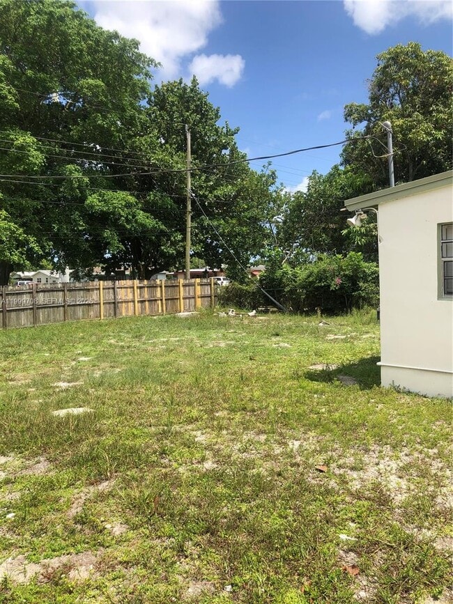 Building Photo - 1548 NW 3rd Terrace