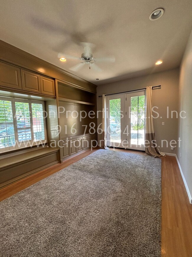 Building Photo - Single Story, Possible In-law or Great Hom...