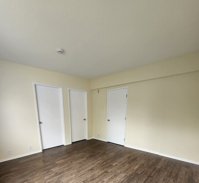 Building Photo - 12745 Vanowen St