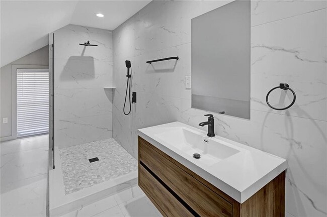 Building Photo - 1887 Shalimar Dr NE