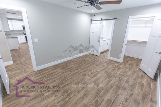 Building Photo - 2324 W Mobile Ln