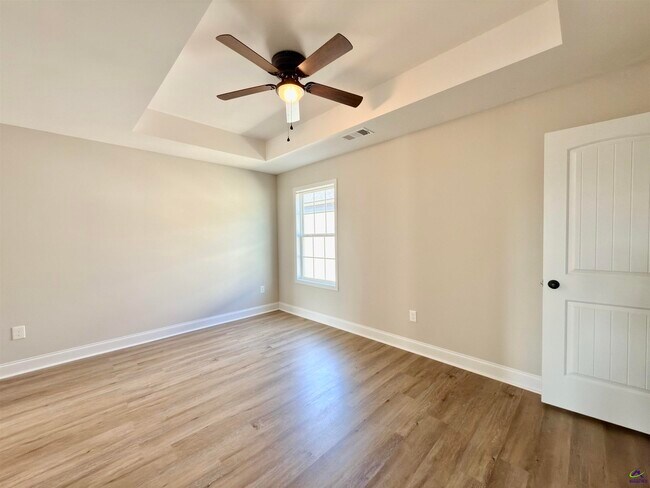 Building Photo - 212 Beau Claire Cir