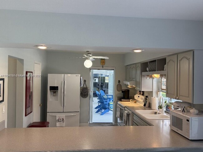 Building Photo - 13790 SW 80th Ave