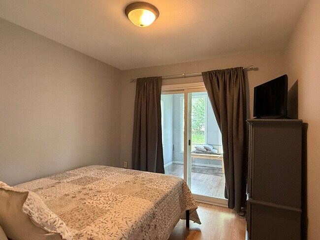 Building Photo - 501 N Dickson St