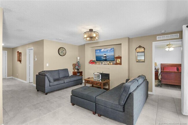 Building Photo - 5501 Jamboree Dr