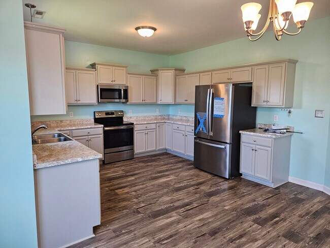 Building Photo - 3 Bedroom, 2 bath unfurnished home located in Bridgeport Community in Sneads Ferry
