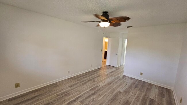 Building Photo - 5797 Doris Ct