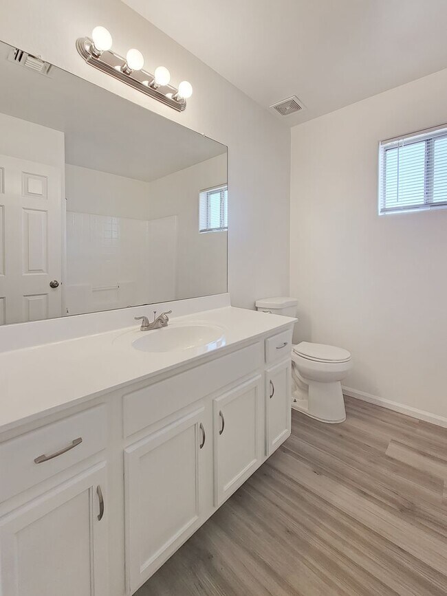 Building Photo - Excellent neighborhood in Goodyear!