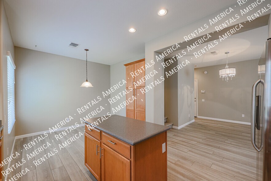 Building Photo - 2205 W Le Marche Ave