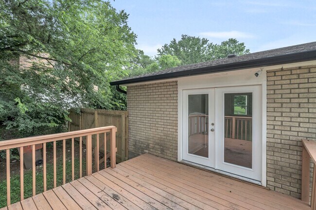 Building Photo - Incredible Fully-Updated 3 Bedroom Home wi...