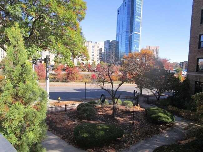 Building Photo - 122 Riverway