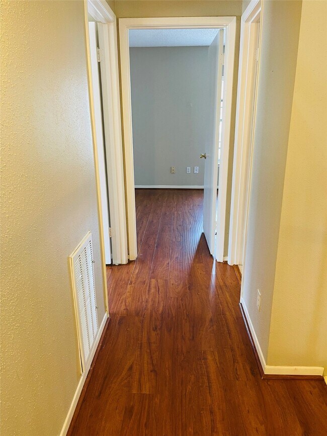 Building Photo - 4715 Rainbow Run