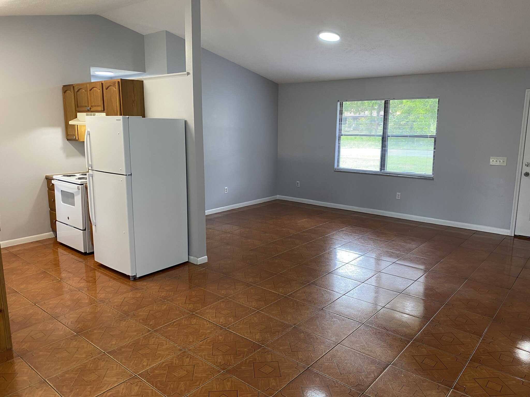 Building Photo - 38 Teak Run