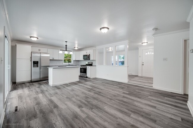 Building Photo - 946 Harvard Ln