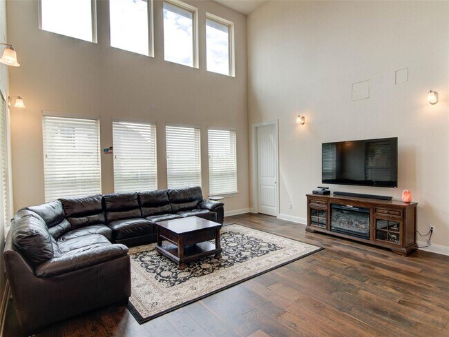 Building Photo - 15621 Cabrillo Way