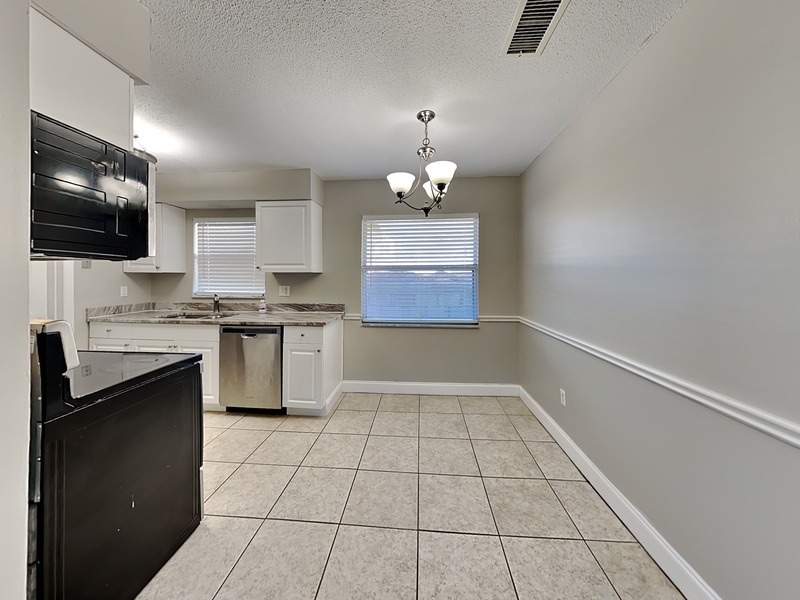 Building Photo - 2605 E Pine St