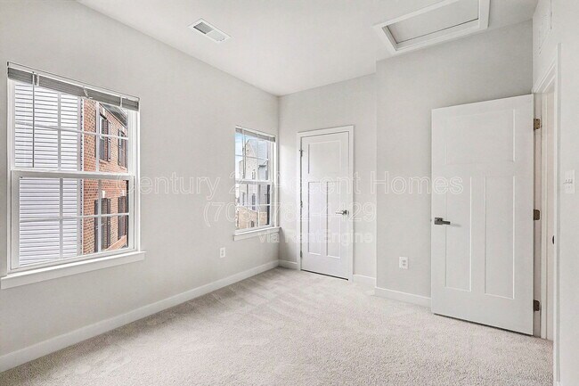 Building Photo - 2654 Jetstream Rd