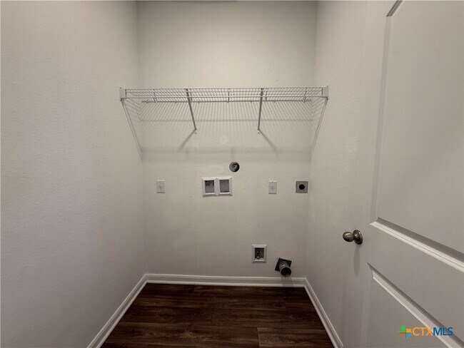 Building Photo - 761 Greenway Trl