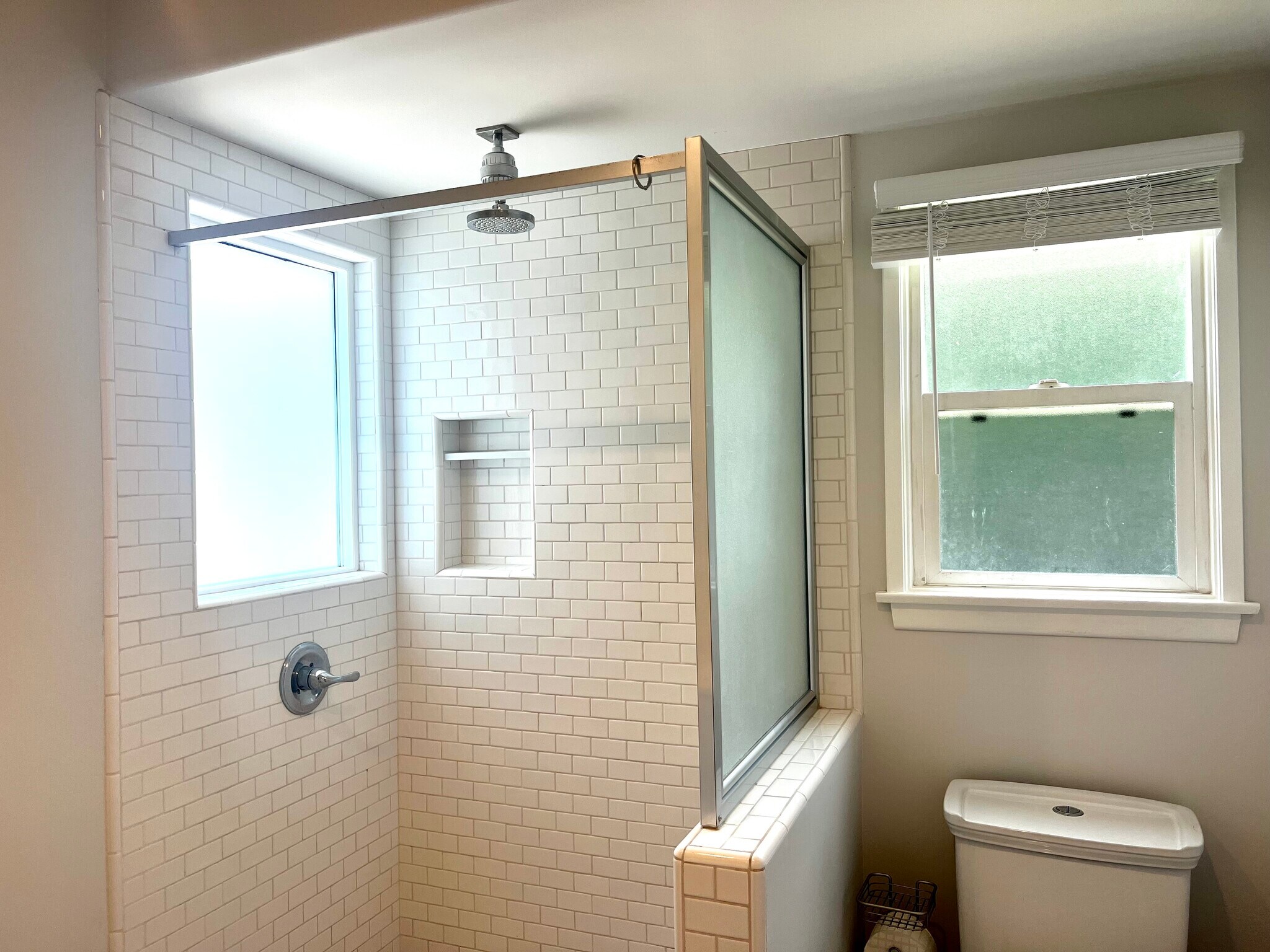 Rain shower in large shower - 1348 Manhattan Beach Blvd
