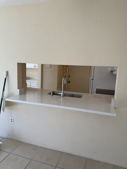 Pass thru counter - 3276 Prince Edward Island Cir