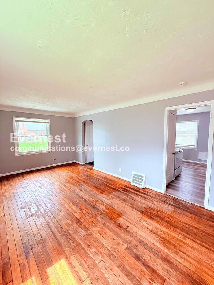 Building Photo - 17137 Ontario St