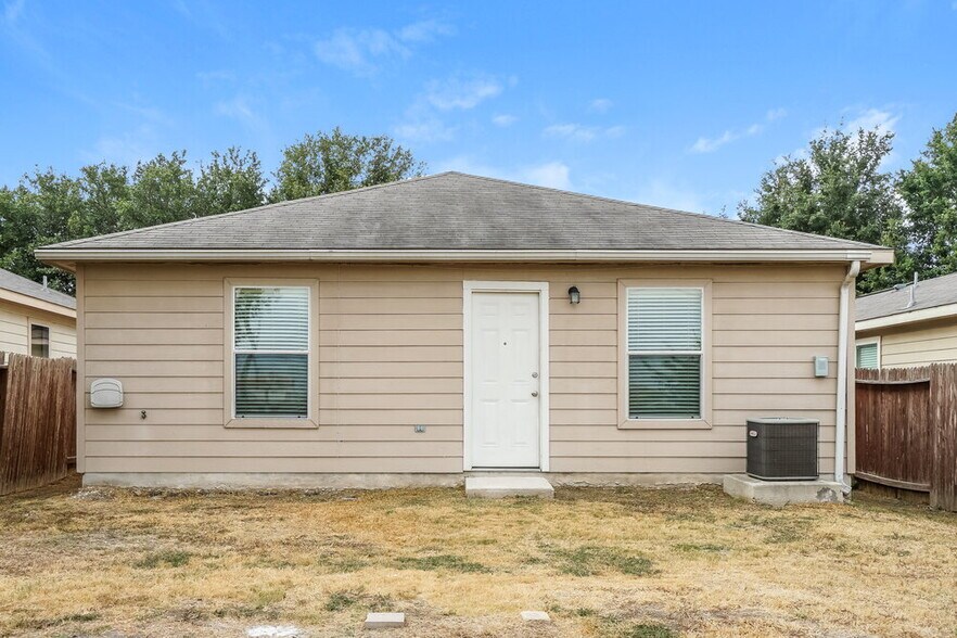 Building Photo - 11475 Coral Canyon