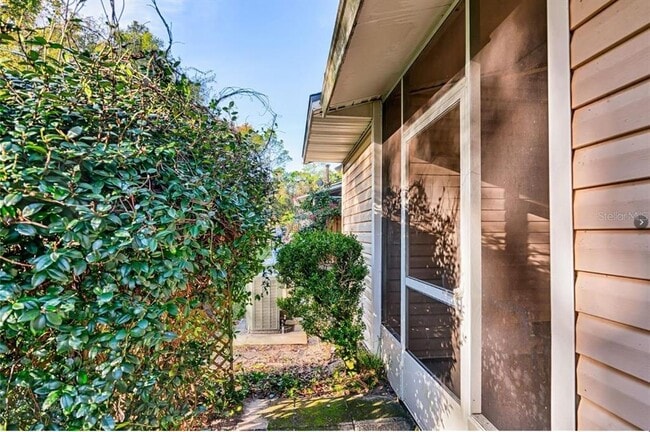 Building Photo - 6137 SW 8th Ln