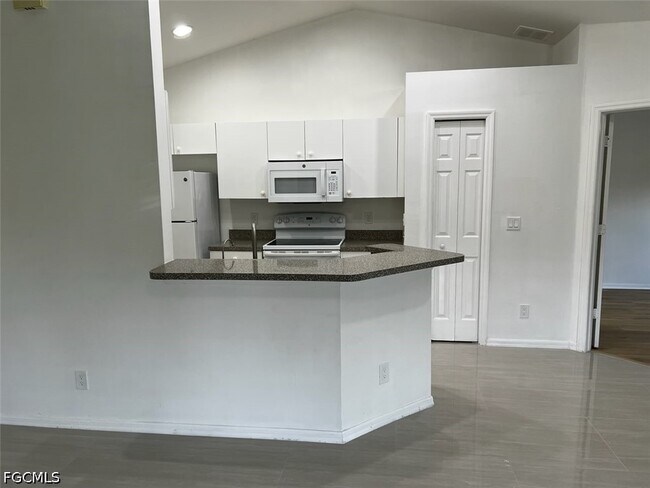 Building Photo - 1543 Hightower Ave S