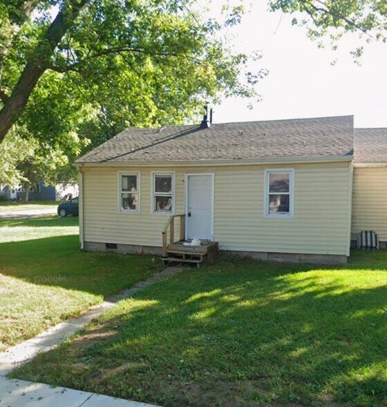 Building Photo - 2028 W Forest Dr