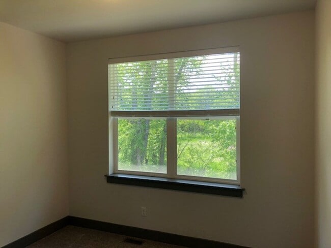 Building Photo - Beautiful Four Corners Condo