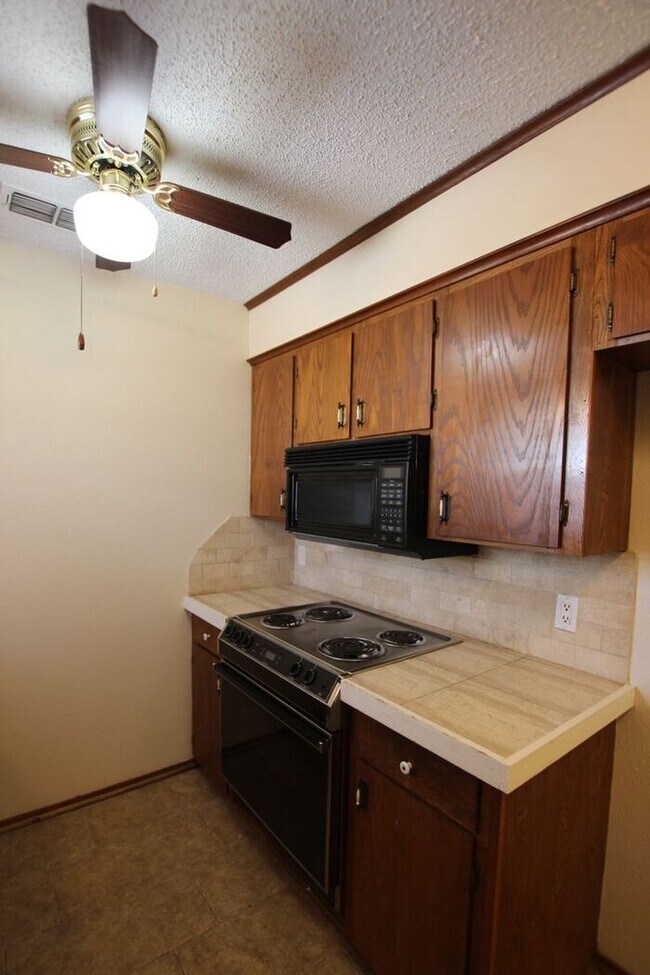 Building Photo - Beautiful 3 Bed 2 Bath Home in Tyler's Azalea District
