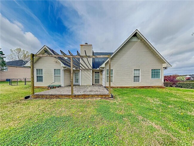 Building Photo - 17 Derby Way NE