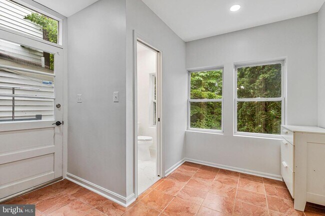 Building Photo - 4414 Volta Pl NW