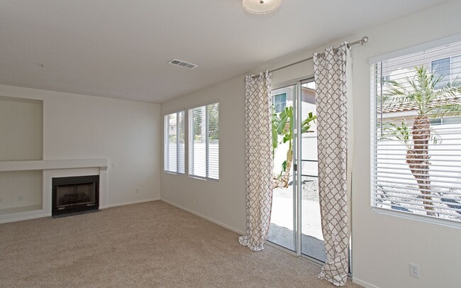 Building Photo - Spacious Home within the Legends Community...