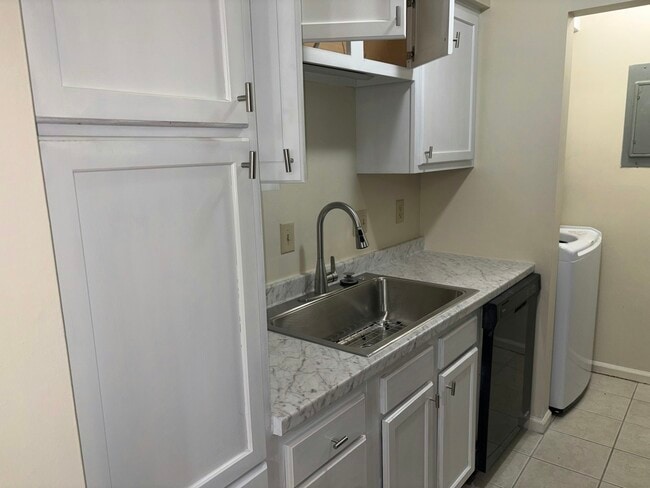 Building Photo - 110 Heywood Rd