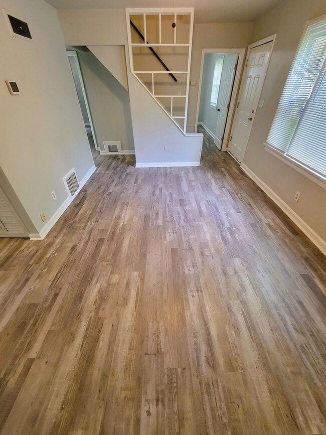 Building Photo - Newly Remodeled 4 bed 1 bath in Pleasant R...
