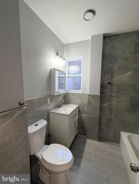 Building Photo - 3841 N Sydenham St